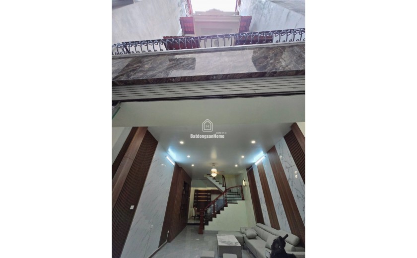 TRUNG TÂM CẦU GIẤY -72M2 -DÂN XÂY CHẮC CHẮN ĐẸP -VÀI BƯỚC RA PHỐ -FULL NỘI THẤT -SẴN Ở